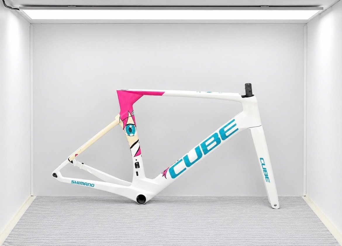 Cadre Cube blanc avec décor manga rose et bleu
